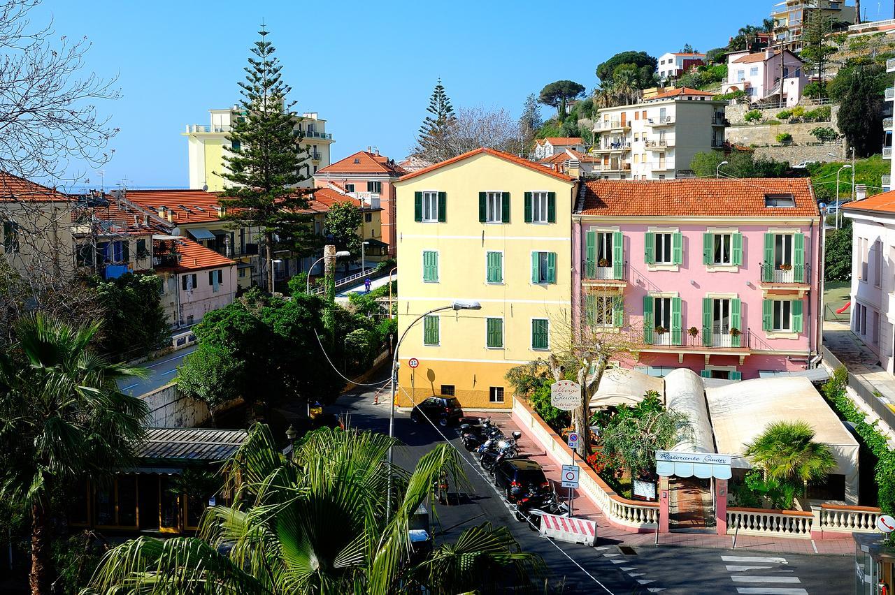 Albergo Giuan Arma Di Taggia Arma di Taggia Exterior foto